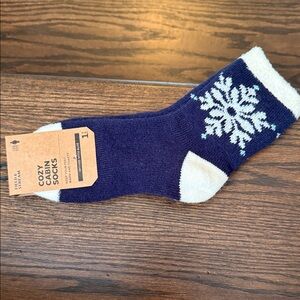 Field & Stream Navy and Cream Snowflake Socks